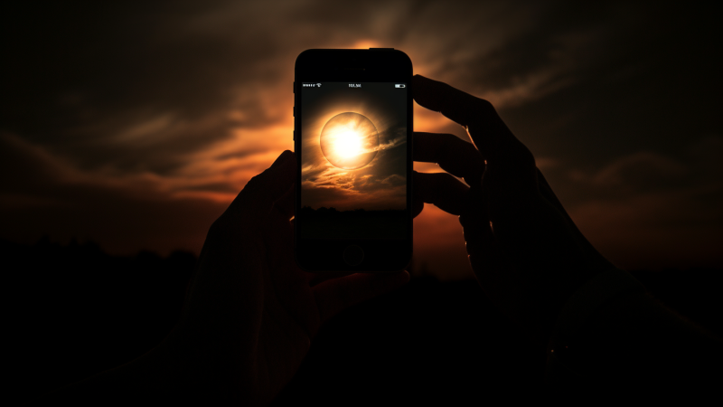 Je bezpečné fotiť zatmenie Slnka telefónom?